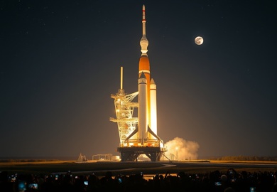 Artemis II La Humanidad Regresa a la Luna tras Medio Siglo de Espera